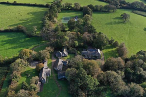 Boconnion Estate Sleeps up to 45
